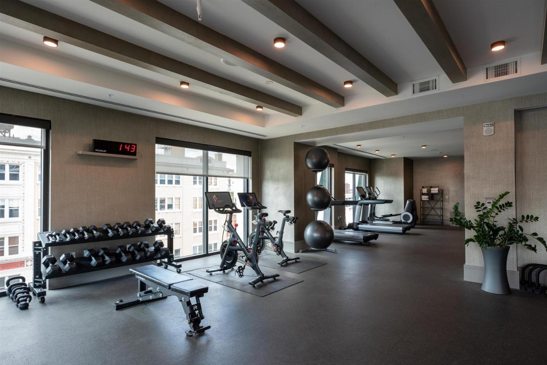 Endless Sunset Retreat: Luxury Downtown Condo with Mountain Views Asheville Exterior photo