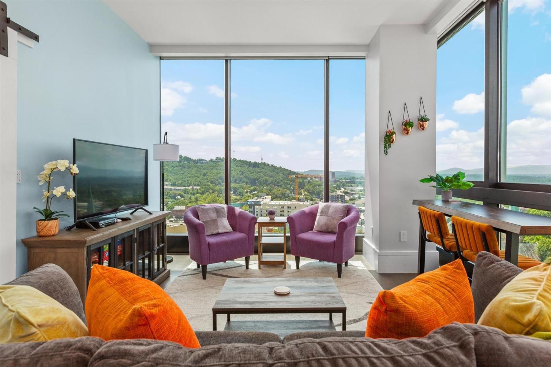 Endless Sunset Retreat: Luxury Downtown Condo with Mountain Views Asheville Exterior photo