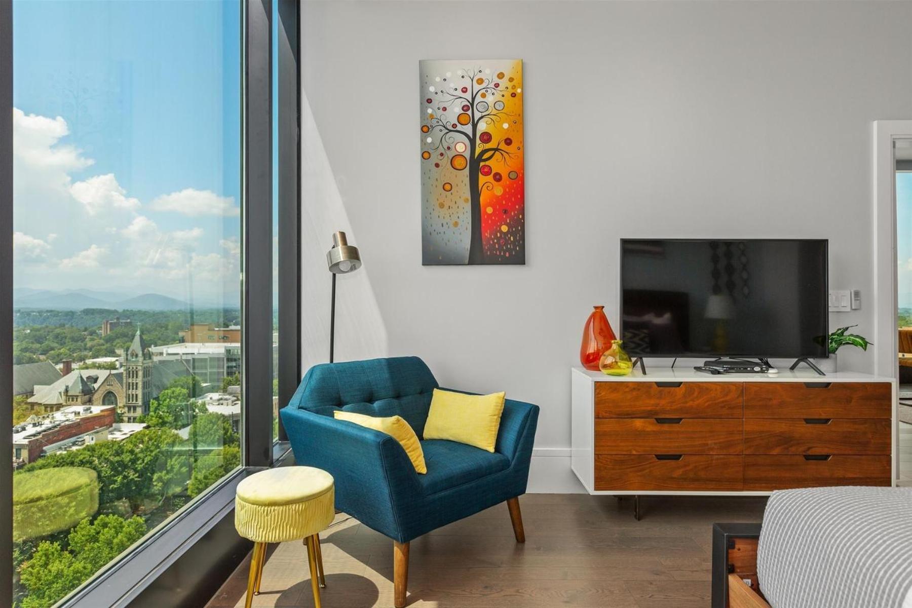 Endless Sunset Retreat: Luxury Downtown Condo with Mountain Views Asheville Exterior photo