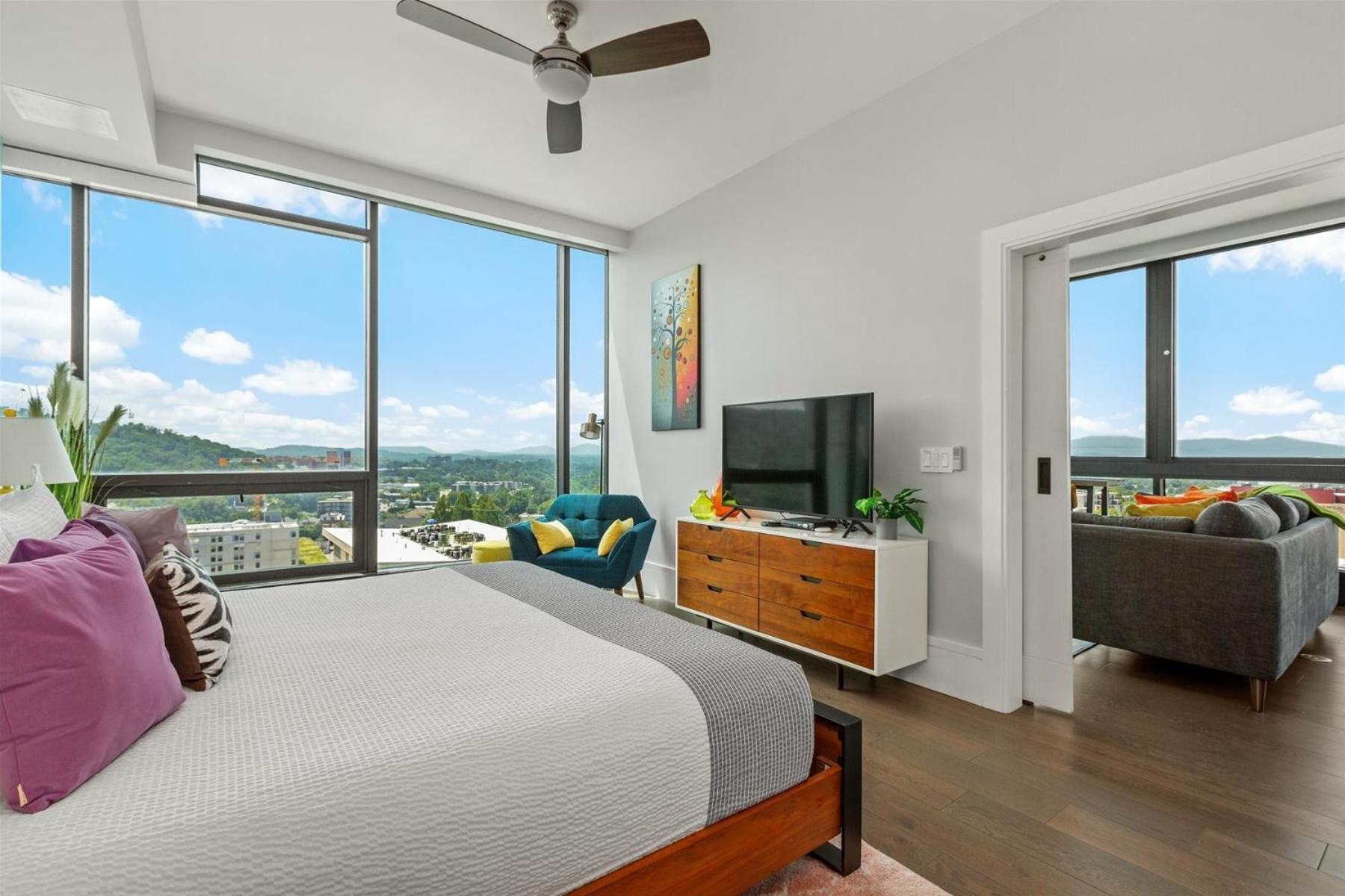 Endless Sunset Retreat: Luxury Downtown Condo with Mountain Views Asheville Exterior photo