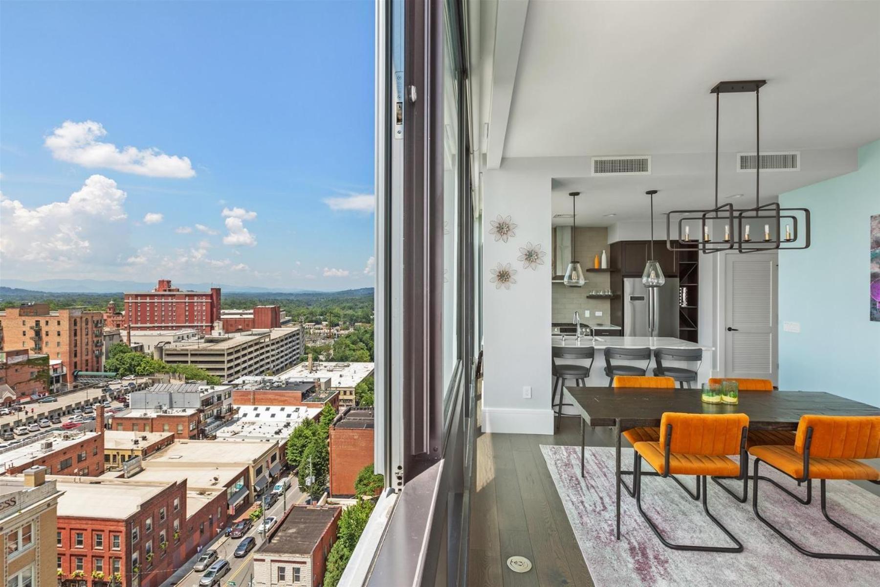 Endless Sunset Retreat: Luxury Downtown Condo with Mountain Views Asheville Exterior photo