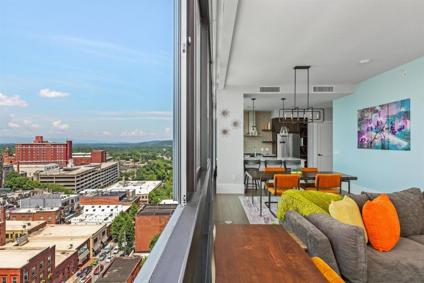 Endless Sunset Retreat: Luxury Downtown Condo with Mountain Views Asheville Exterior photo