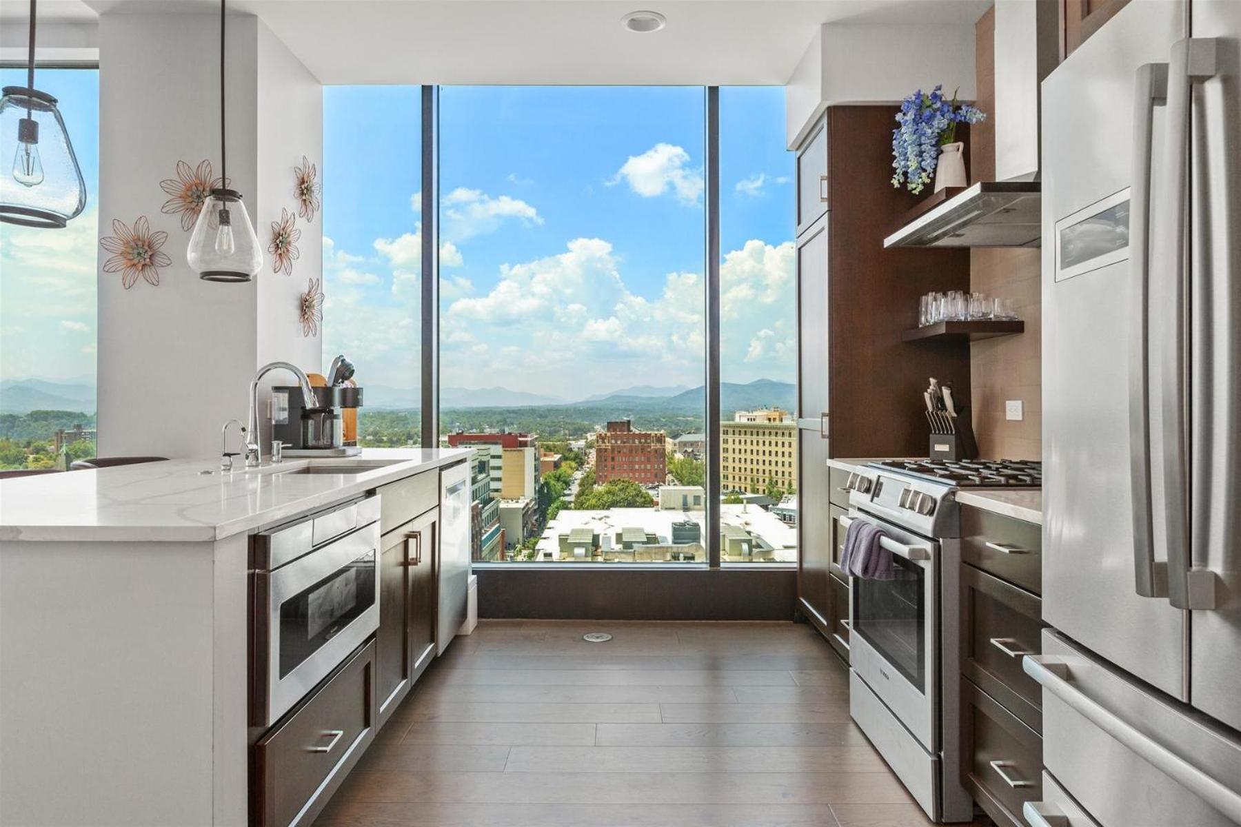 Endless Sunset Retreat: Luxury Downtown Condo with Mountain Views Asheville Exterior photo